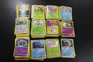lot 60 image: Pre 2020 Non Holo Rare - Reverse Holo - Holo Rare Lot  500 Cards NO COMMONUNCOMMON