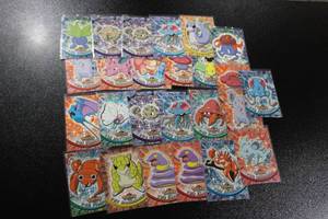 lot 101 image: 1999 Topps Pokemon Trading Card Lot  25 Cards