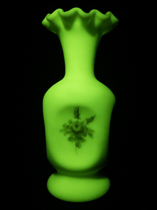 lot 25S image: FENTON Burmese Satin Hand Painted Rose 7 Pinch Vase 