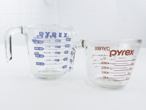 lot 9 image: Lot of 2 PYREX Measuring Glasses