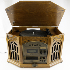 lot 23 image: 2000 Thomas Pacconi Classics CD Cassette AMFM Radio Player (Check Description)