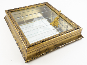 lot 49 image: HORCHOW CREAZIONI ARTISTICHE Gold Tone Decorative Wall Mounted Display Cabinet