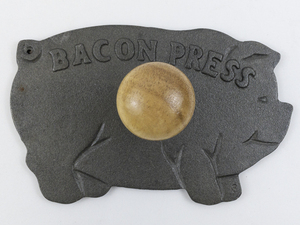 lot 53 image: Vintage Cast-Iron Pig Bacon Press