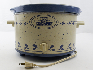 lot 67 image: RIVAL Vintage White & Blue Floral CrockPot