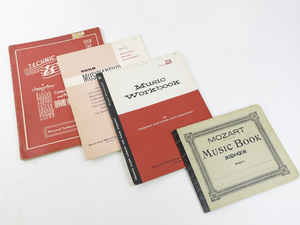 lot 86 image: Group of 4 Vintage Beginner Music Books