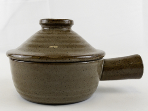 lot 99 image: Vintage Brown Speckled STONEWARE Pottery Microwave Cooker Vent Lid