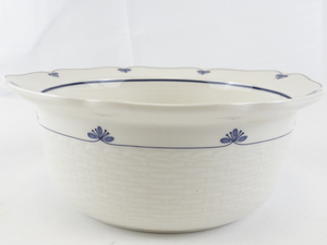 lot 100 image: NORITAKE Gala Cuisine Dutch Tile Pattern Serving Bowl