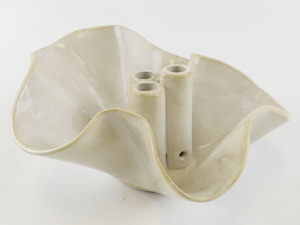 lot 101 image: SYLVIA White Clay Pottery Shell Vase