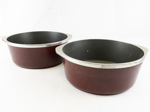 lot 102 image: Set of 2 CLUB Cast Pans