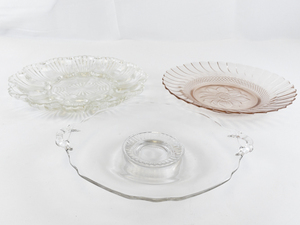 lot 103 image: Group of 3 Vintage Glass Plates & Tray