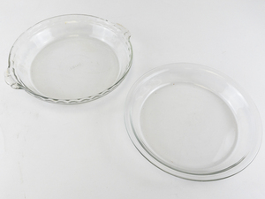 lot 104 image: PYREX Pie Plate & Glass Pie Plate