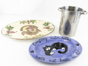 lot 106 image: Group of 3 Kitchen Lot - Plates, & Deep Fryer