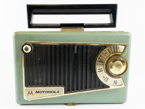 lot 119 image: MOTOROLA Turquoise Collectible Tube Radio