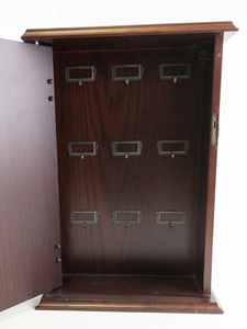 lot 129 image: Thomas Pacconi Classics Dark Wood Key Cabinet