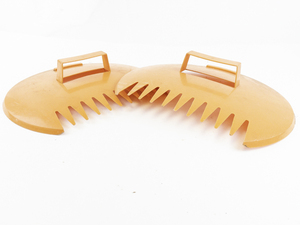 lot 167 image: Orange Leaf Grabbers