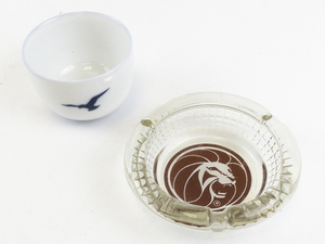 lot 178 image: Vintage White Blue Bird Small Bowl & LMGM Grand Hotel Casino Lion Tray Dish