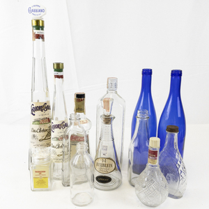 lot 185 image: Group of 13 Vintage LiquorBottles
