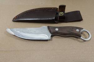 lot 11 image: Viking 9.25 Finger Grip Carbon Steel Hunting Knife