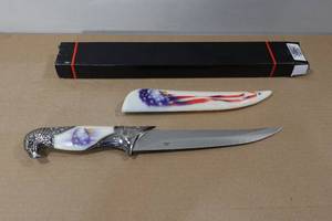 lot 15 image: American Flag Eagle Themed Hunting Knife