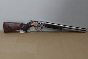 lot 24 image: 24 Resin Shotgun Wall Dcor