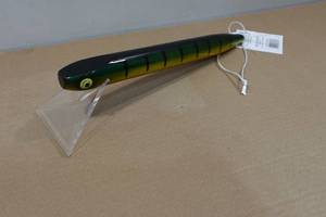 lot 32 image: Eagle Claw Fishing Lure Ice Scraper