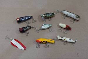 lot 47 image: 9 Fishing Lures -Super Sonic, Jitter Bug