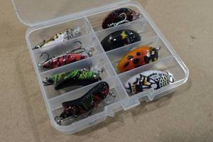 lot 49 image: 8 Fishing Lures