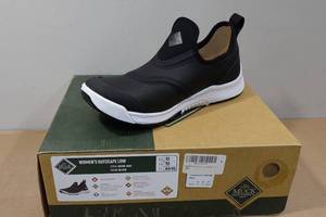 lot 100 image: Muck Boots Womens Outscape Low Shoes -Size 12