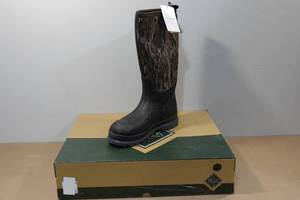 lot 105 image: Muck Boots Mens Chore Classic Tall Boots -Size 7
