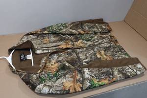 lot 116 image: Realtree Mens Zip-Up -Large