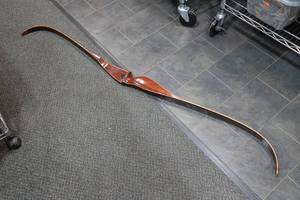 lot 123 image: Vintage Recurve Bow 62 55 Pound 28