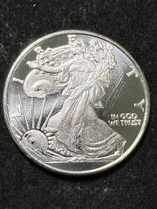 lot 31 image: 1 TROY OZ .999 FINE SILVER EAGLE DESIGNED ROUND