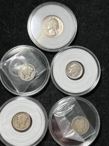 lot 35 image: GROUP OF 5 US SILVER COINS IN AIRTITES