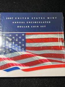 lot 81 image: 2007 US MINT ANNUAL UNC DOLLAR COIN SET UNOPENED
