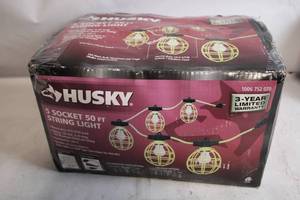 lot 29 image: HUSKY 5 Socket 50 ft String Light with Heavy Duty Cord