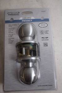 lot 31 image: Universal Hardware Light Duty Commercial Privacy Door Knob