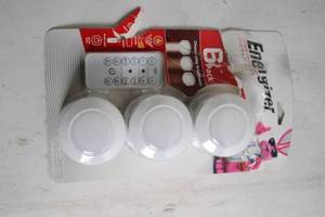 lot 63 image: Energizer LED Puck Lights with Remote Control - 6 Pack
