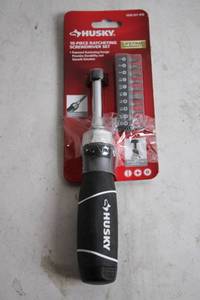 lot 74 image: Husky 10-Piece Ratcheting Screwdriver Set