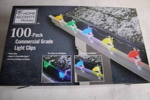 lot 106 image: 100-Pack Commercial Grade Light Clips for Shingles and Gutters
