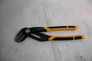 lot 167 image: Dewalt 10-Inch Water Pump Pliers DWH74427