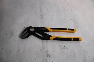 lot 170 image: DeWalt Compound Action Tongue and Groove Plier DWHT74427