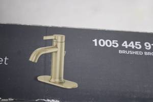 lot 199 image: Glacier Bay Ryden Brushed Bronze Bath Faucet