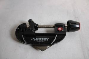 lot 259 image: Husky Pipe Cutter 58 to 2-18 inch Outer Diameter