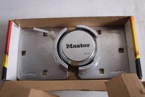 lot 261 image: Master Lock M736 Magnum Padlock with Maximum Security Features