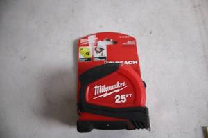lot 274 image: Milwaukee 25ft Compact Tape Measure 12ft Reach
