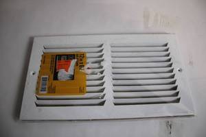 lot 309 image: 12 x 6 Inch White Metal Air Return Grille - Paintable