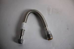 lot 384 image: Stainless Steel Flexible Plumbing Connector Hose