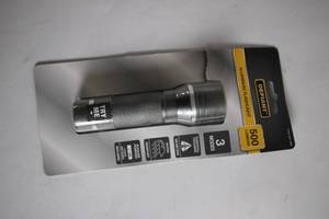 lot 389 image: Defiant Aluminum Flashlight 500 Lumens with 3 Modes