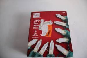 lot 400 image: Home Accents Holiday 300 Clear Incandescent Mini Lights