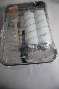 lot 487 image: Unopened Paint Tray Set with Rollers and Brush